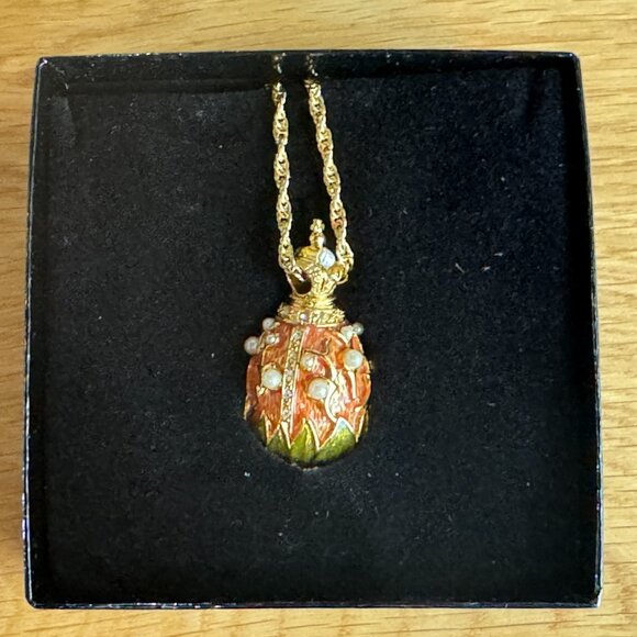 JOAN RIVERS CLASSICS COLLECTIONS Lily of the Valley Egg Pendant with Chain - Picture 10 of 16